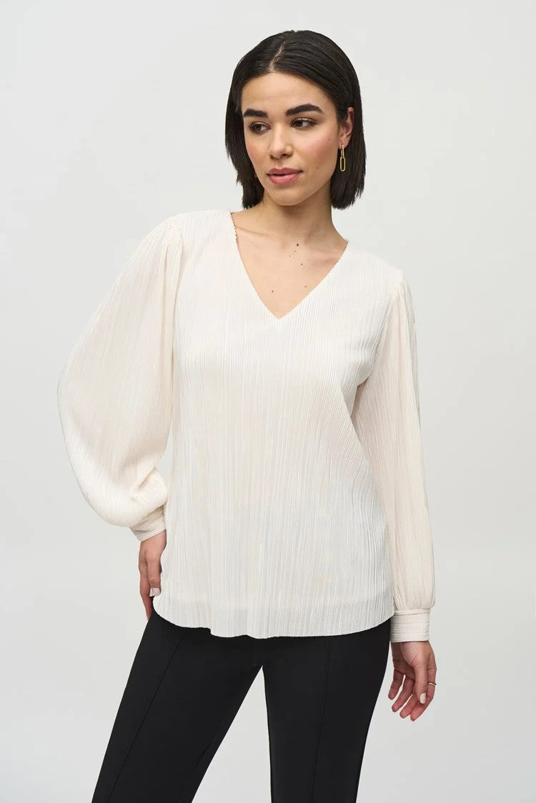 Pleated Knit Boxy V-Neck Top 244163