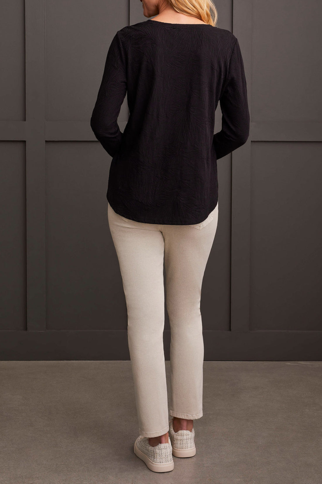 Long Sleeve V Neck Top With Curved Hem 1933O/8036