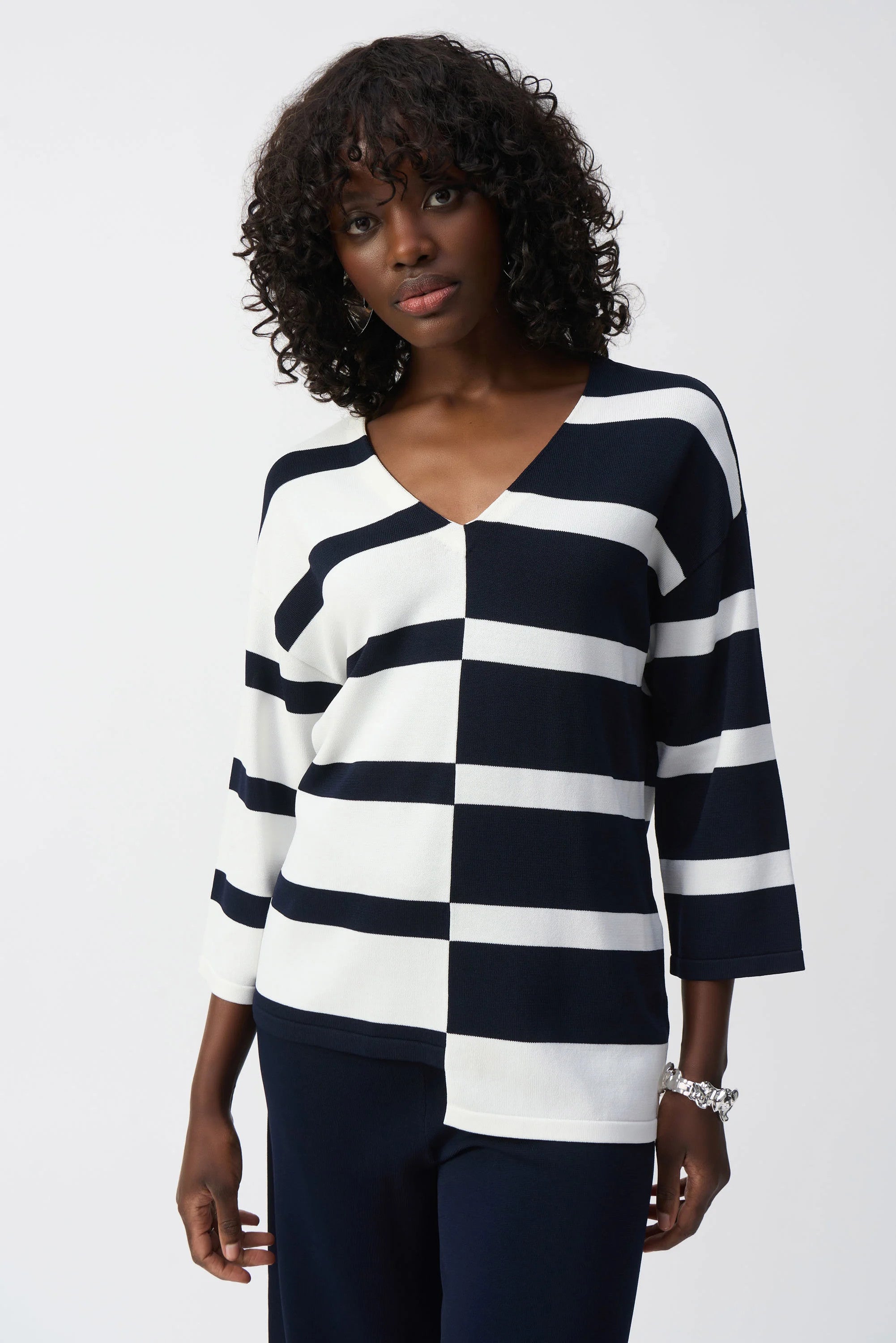 Striped Sweater Knit V-Neck Pullover 251914